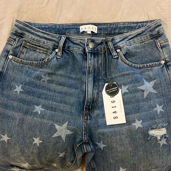 NWT Saige Medium Wash Star Print Cuffed Boyfriend Jeans - Picture 10 of 16